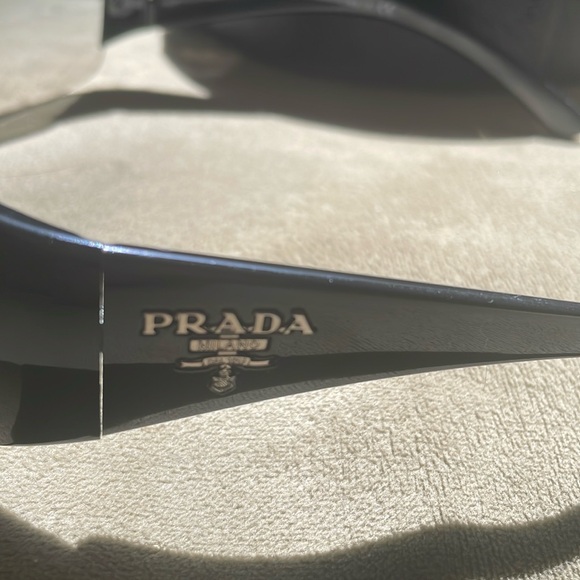 Authentic Prada sunglasses. Never worn. Rimless, with case - Picture 3 of 6